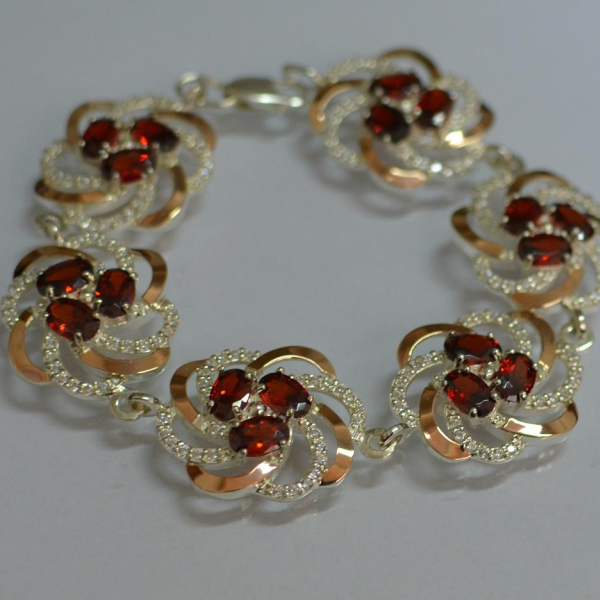 Серебряный браслет с золотыми вставками