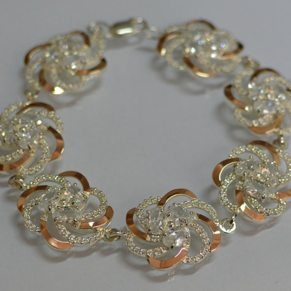 Серебряный браслет с золотыми вставками