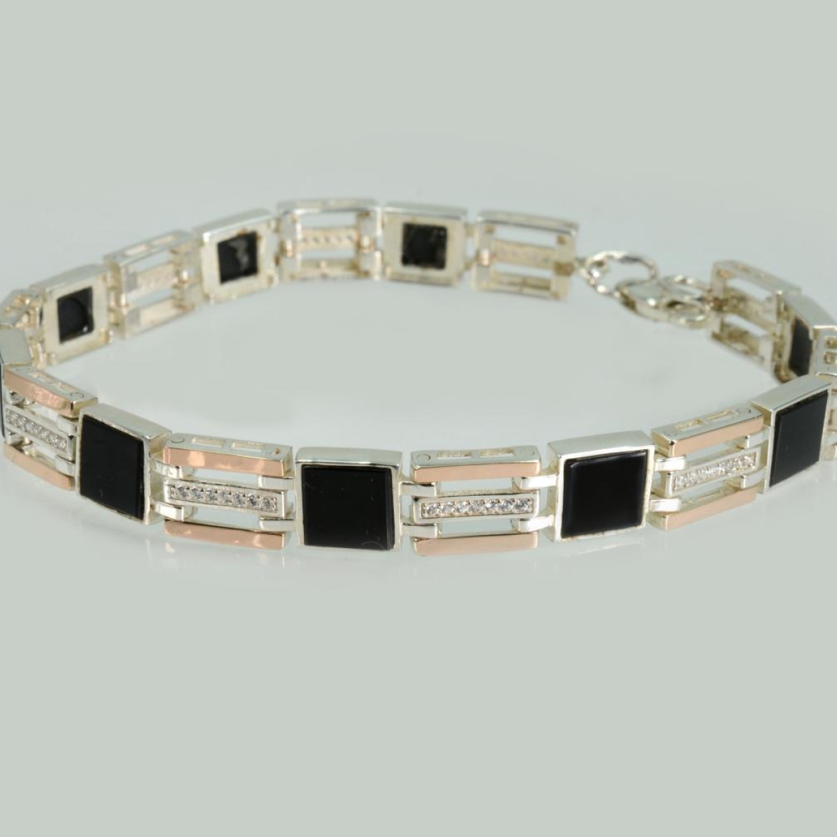 Чоловічий срібний браслет з золотими пластинами та оніксом