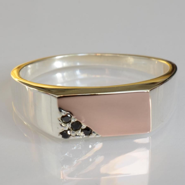 Срібна каблучка з золотими вставками