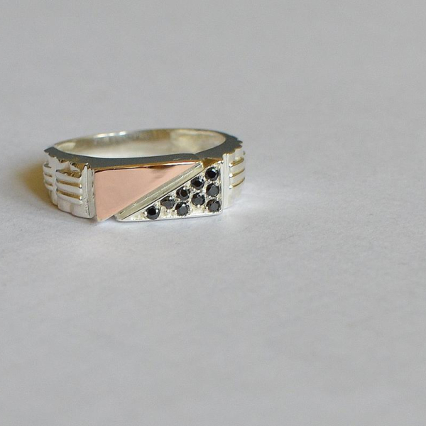 Срібний перстень з пластинами із золота