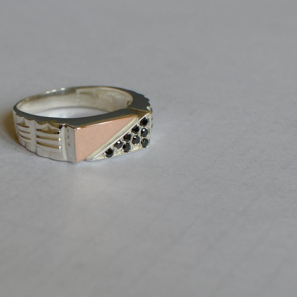 Срібний перстень з пластинами із золота