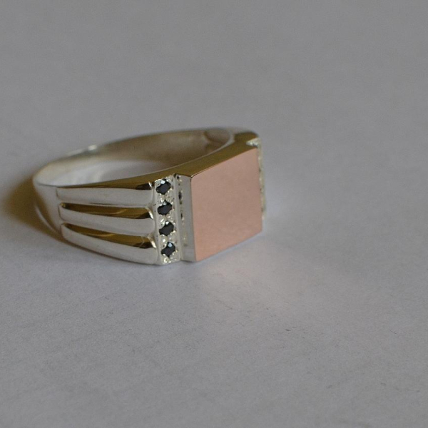 Срібний перстень з золотими пластинами