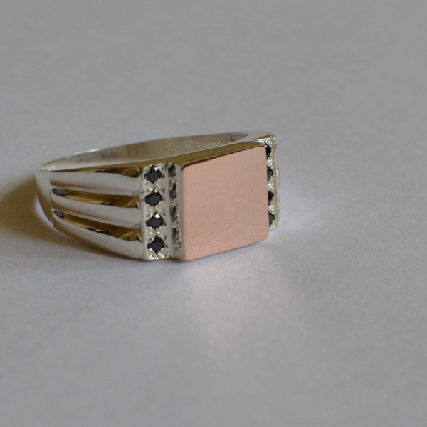 Срібний перстень з золотими пластинами