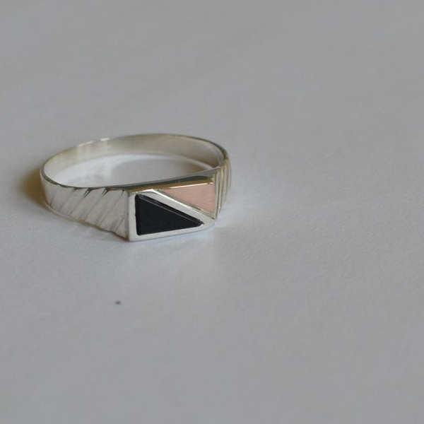 Срібний перстень з золотими напайками