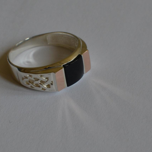 Срібний перстень  з золотими вставками