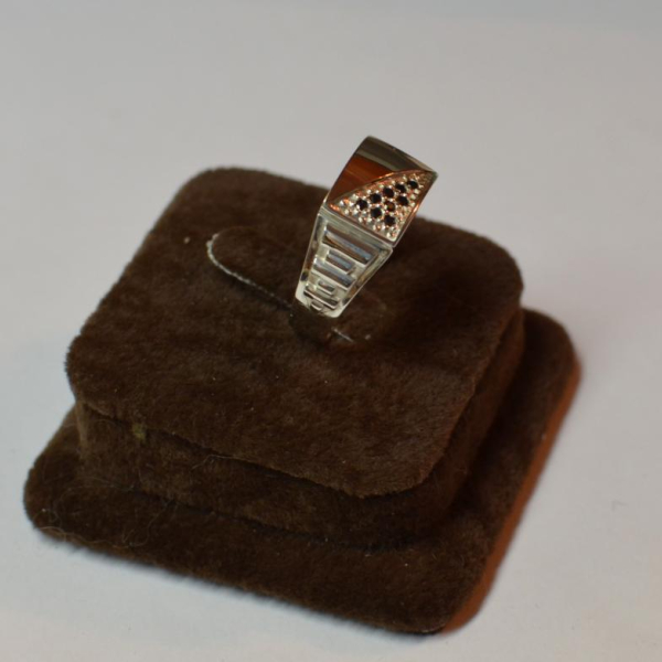 Срібний перстень  зі вставками з золота