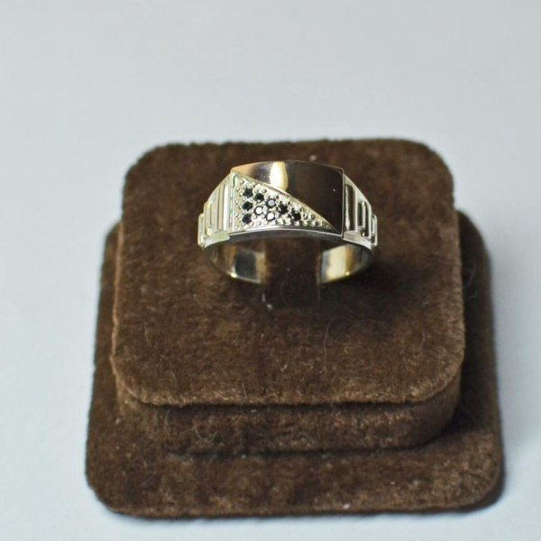 Срібний перстень  зі вставками з золота