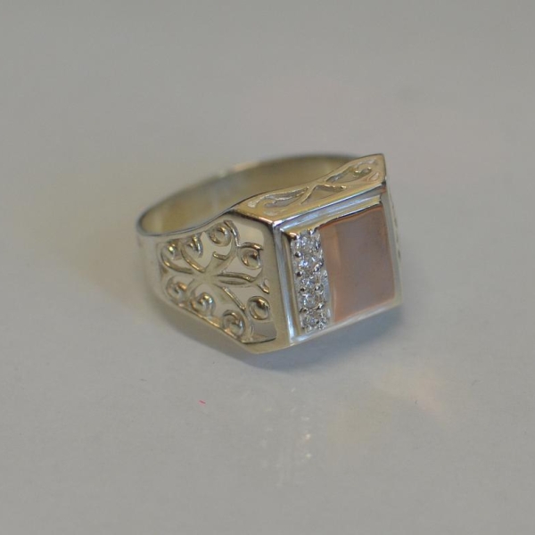 Срібний перстень з напайками із золота