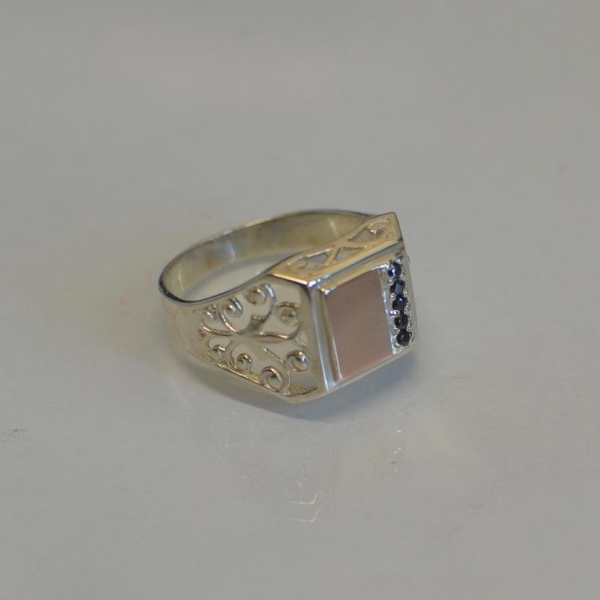 Срібний перстень з напайками із золота