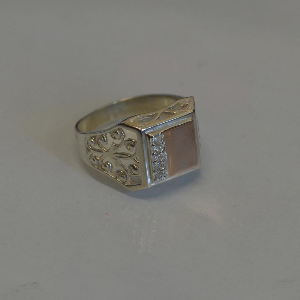 Срібний перстень з напайками із золота