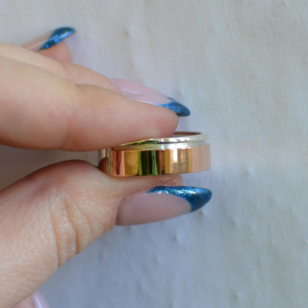 Серебряное обручальное кольцо с золотом