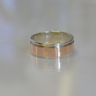 Серебряное обручальное кольцо с золотом