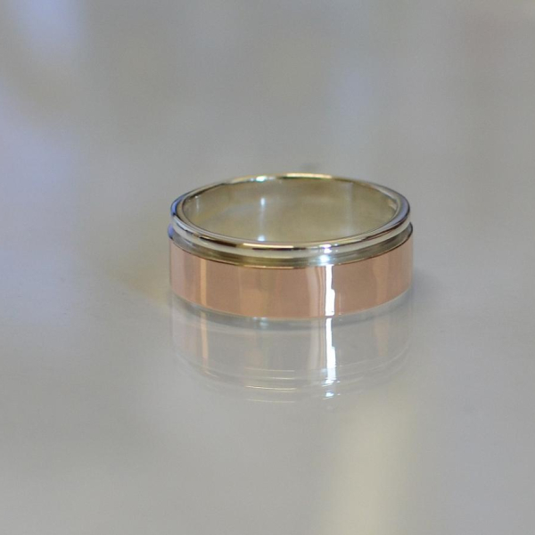 Серебряное обручальное кольцо с золотом