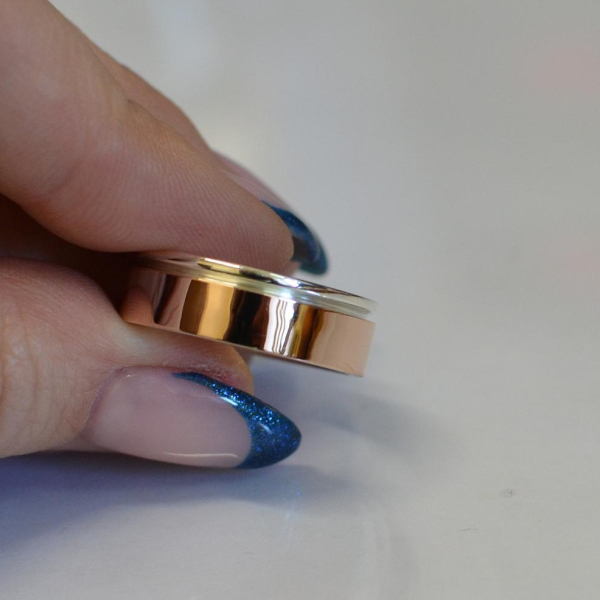 Серебряное обручальное кольцо с золотом