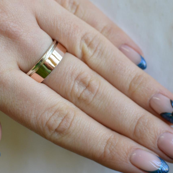 Серебряное обручальное кольцо с золотом