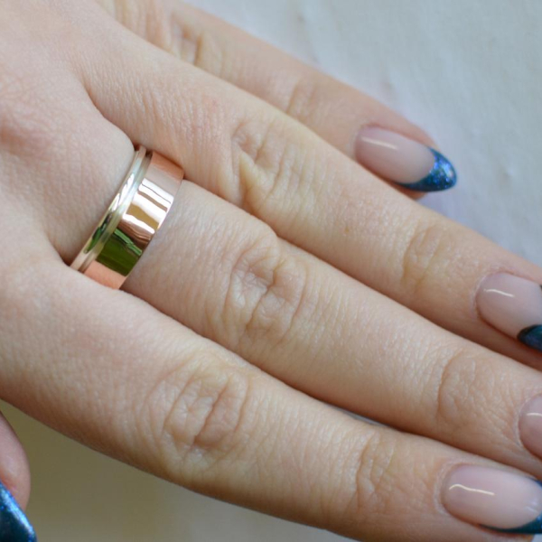 Серебряное обручальное кольцо с золотом