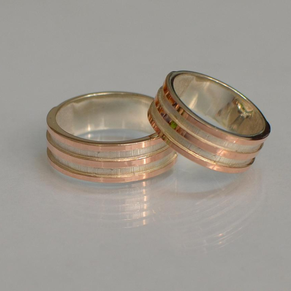 Обручальное кольцо из серебра с золотом