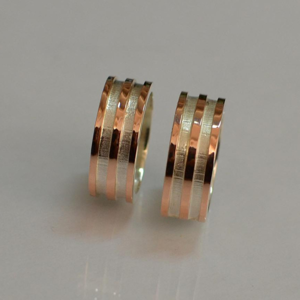 Обручальное кольцо из серебра с золотом