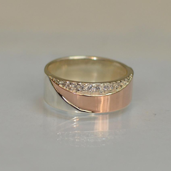 Обручальное кольцо из серебра с золотом