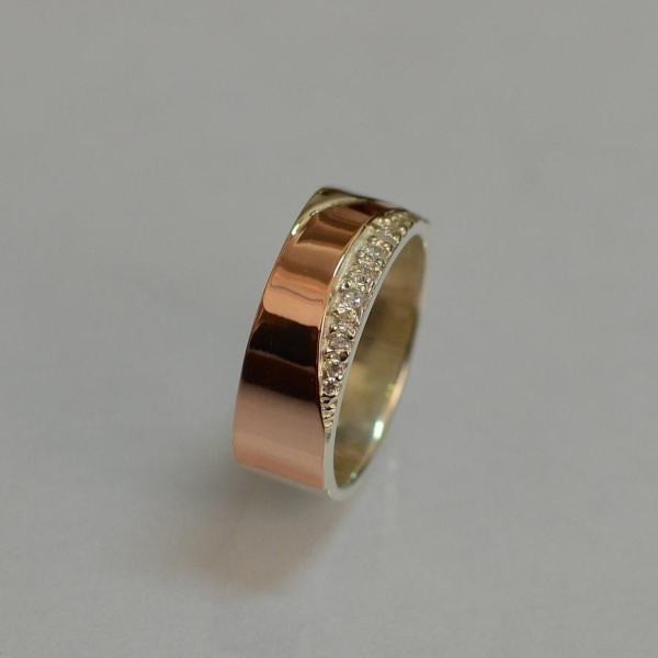 Обручальное кольцо из серебра с золотом