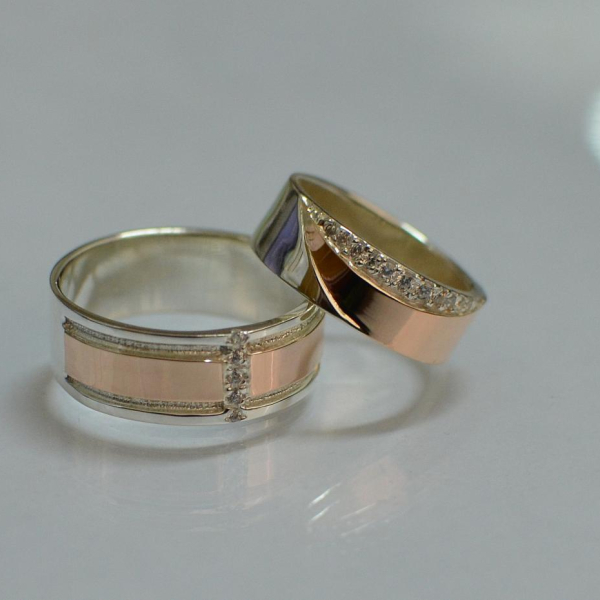 Пара обручок зі срібла