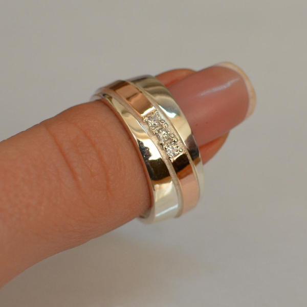 Обручальное кольцо из серебра с золотом