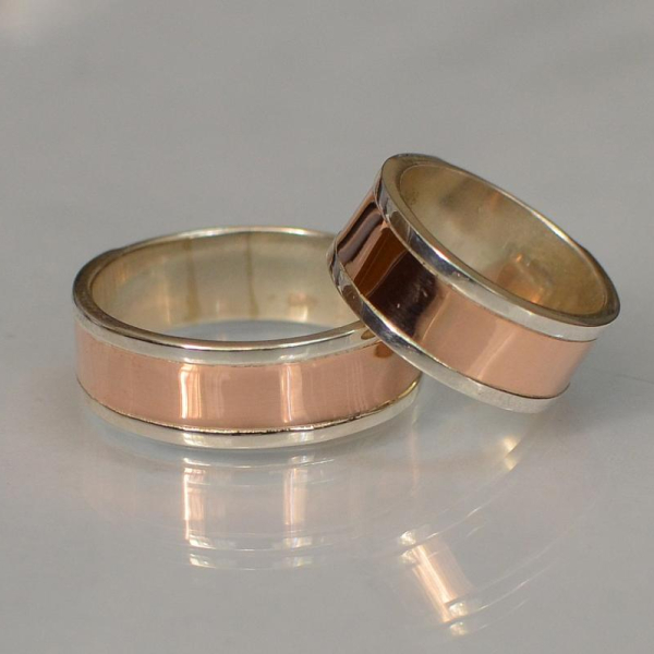 Серебряное обручальное кольцо с золотыми вставками