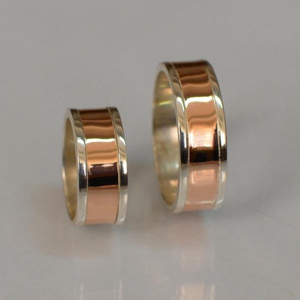 Серебряное обручальное кольцо с золотыми вставками