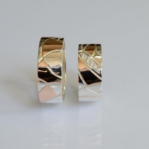 Пара обручальных колец из серебра с золотом