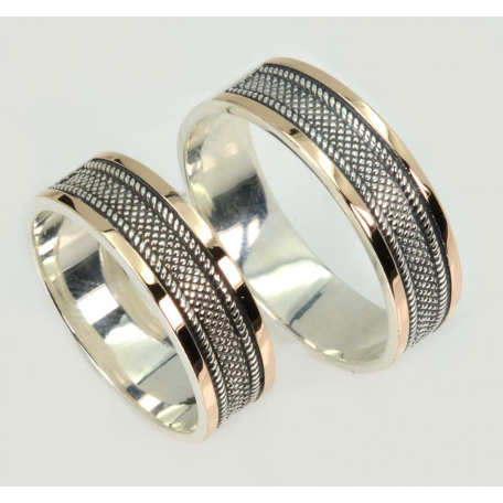 Пара обручальных колец