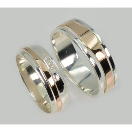 Пара обручальных колец