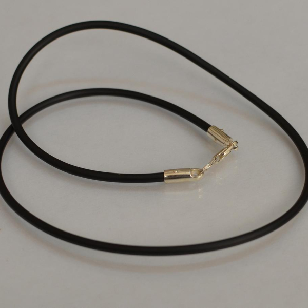 Шнурок з каучука 3мм с срібним замком