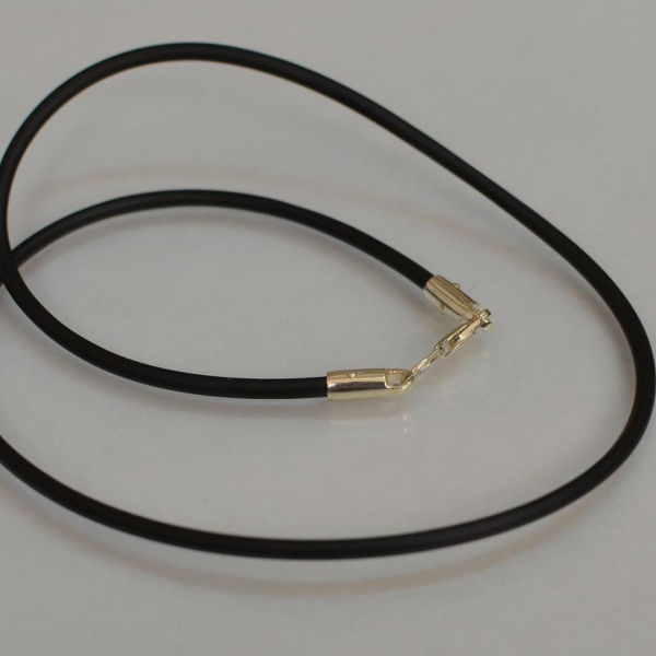 Шнурок з каучука 3мм с срібним замком