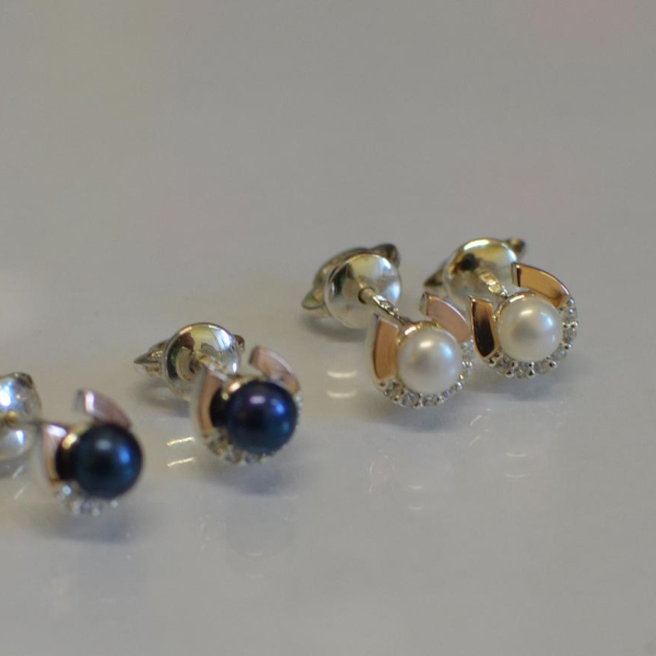 Сережки гвоздики з жемчугом