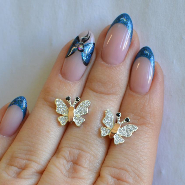 Сережки-гвоздики бабочки