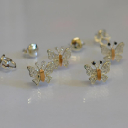 Сережки-гвоздики бабочки