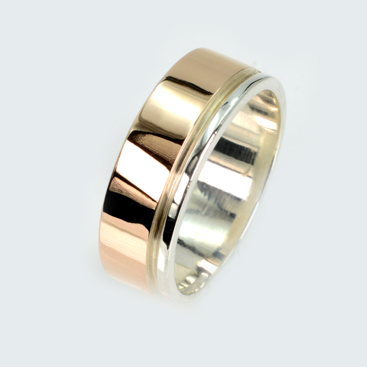 Серебряное обручальное кольцо с золотом