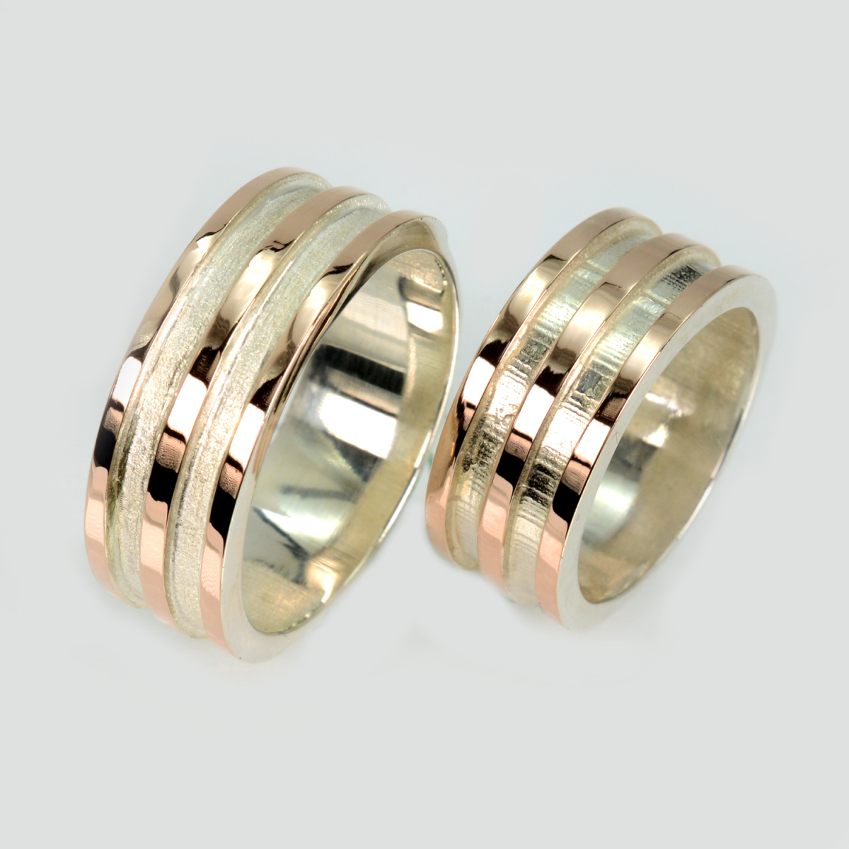 Пара срібних обручок з пластинами золота