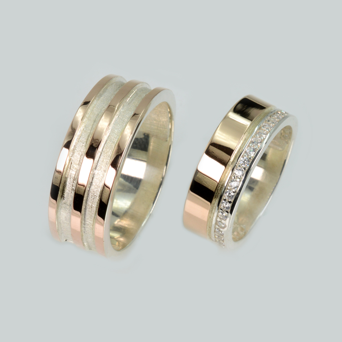 Пара срібних обручок з золотом