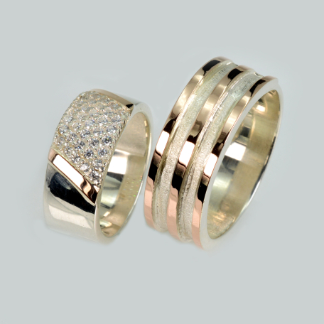 Пара обручальных колец из серебра и золота