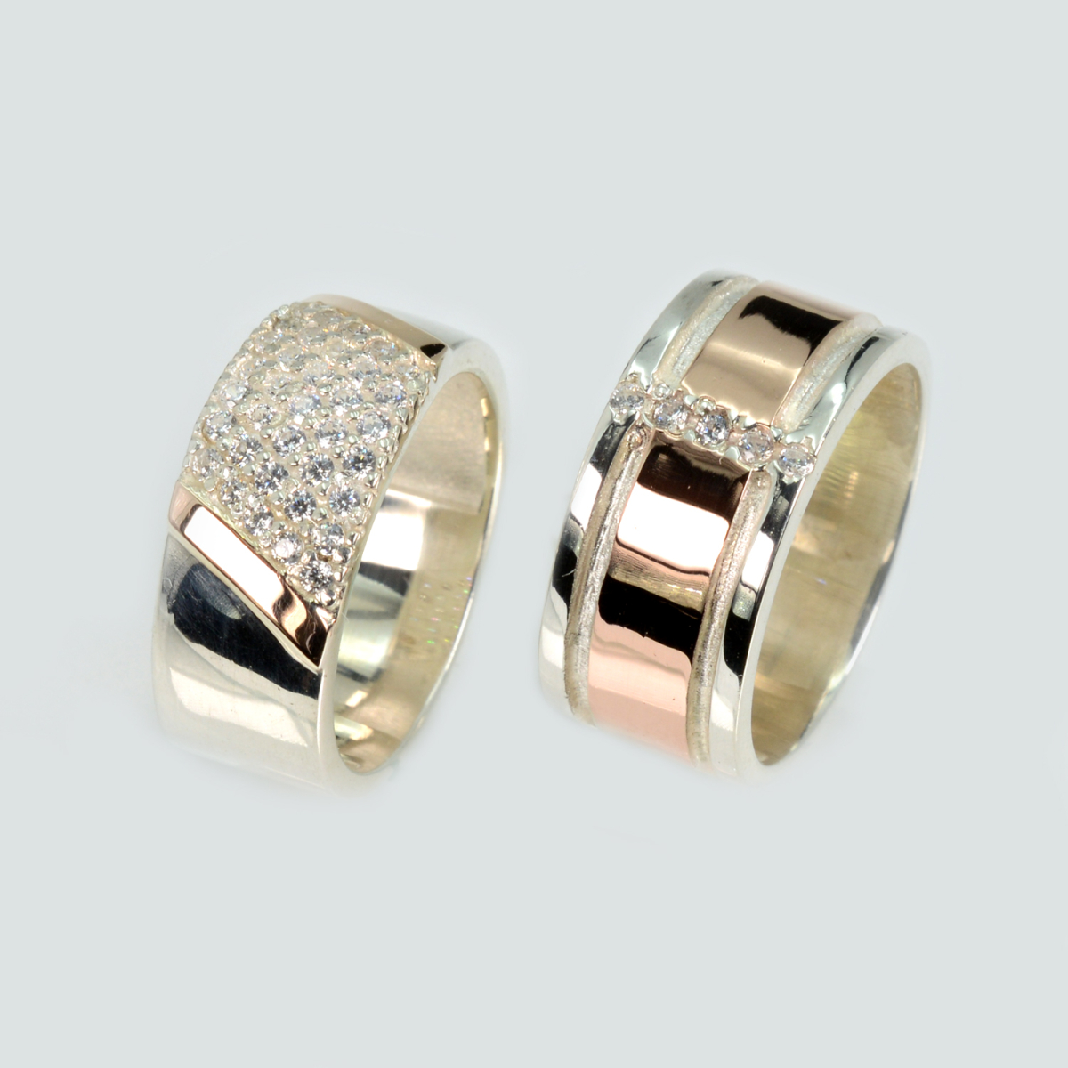 Пара обручальных колец из серебра с золотом