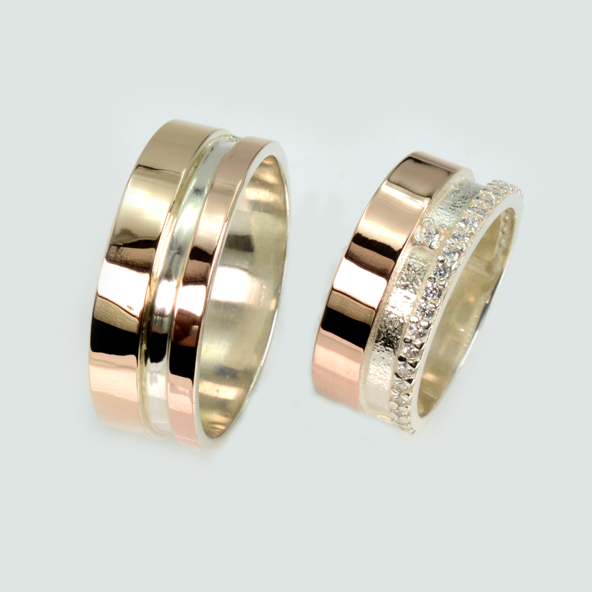 Пара срібних обручок з золотом