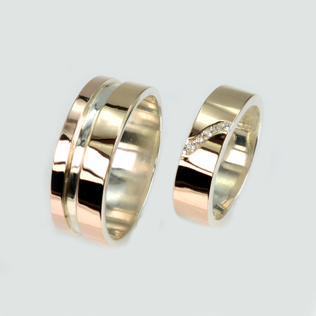Пара обручальных колец из серебра и золота