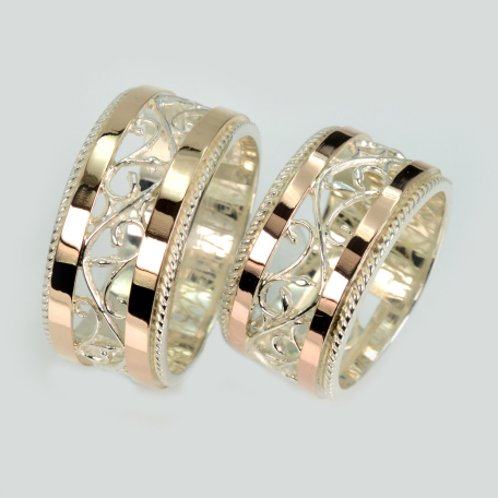 Пара серебряных обручальных колец с золотыми пластинами