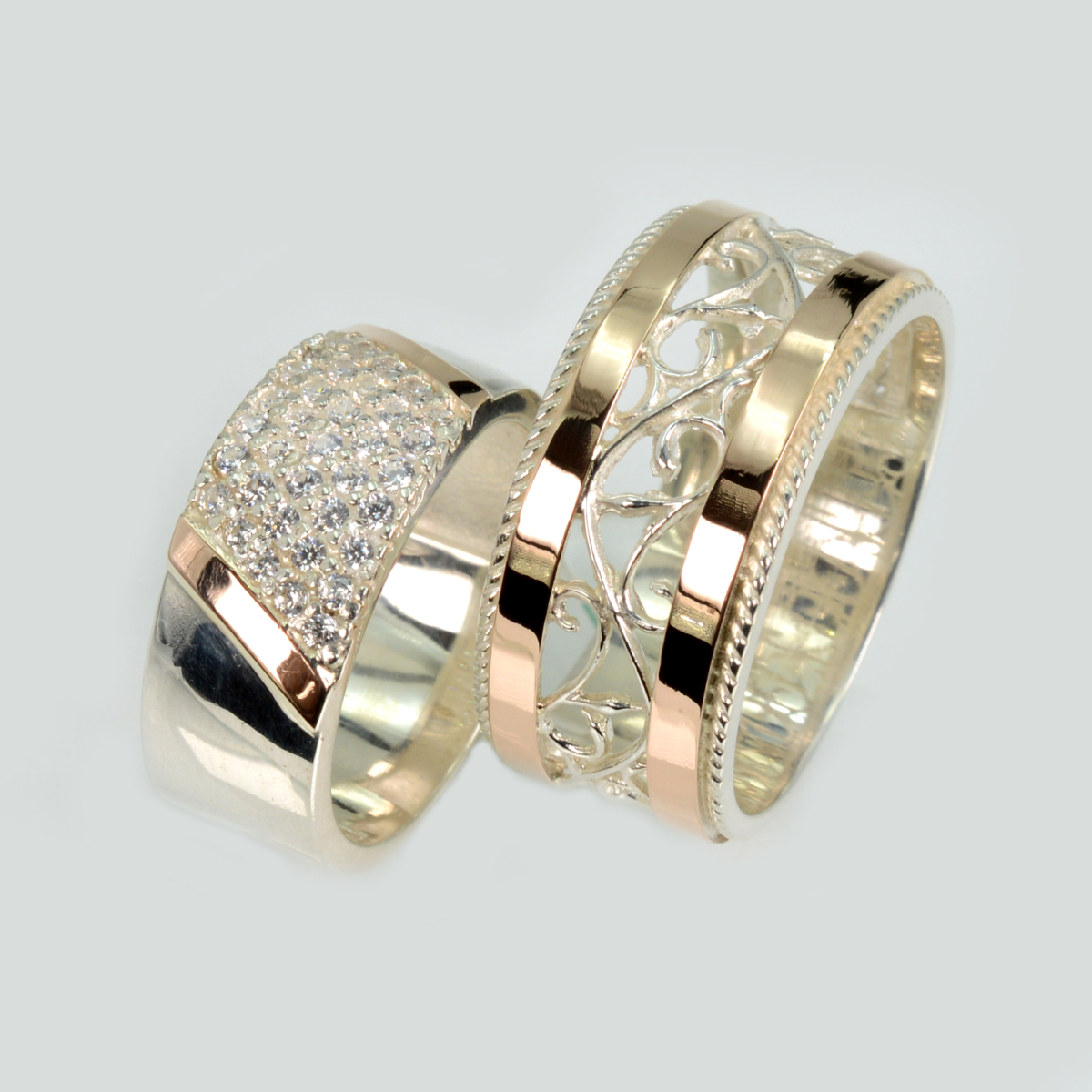 Пара срібних обручок з золотом