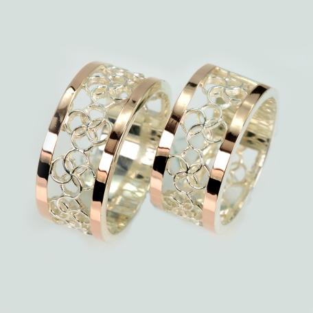 Пара серебряных обручальных колец с золотыми пластинами