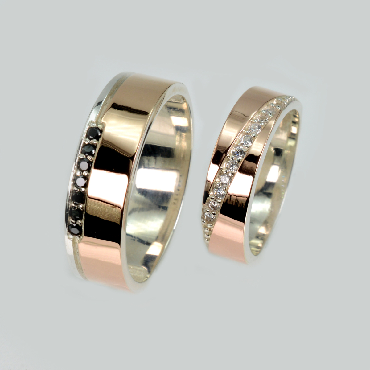 Пара срібних обручок з золотом