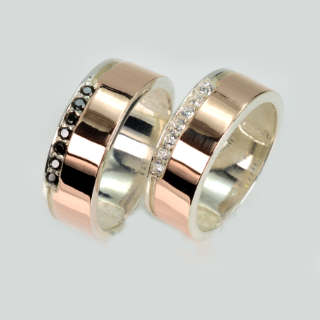 Пара серебряных обручальных колец с золотыми пластинами
