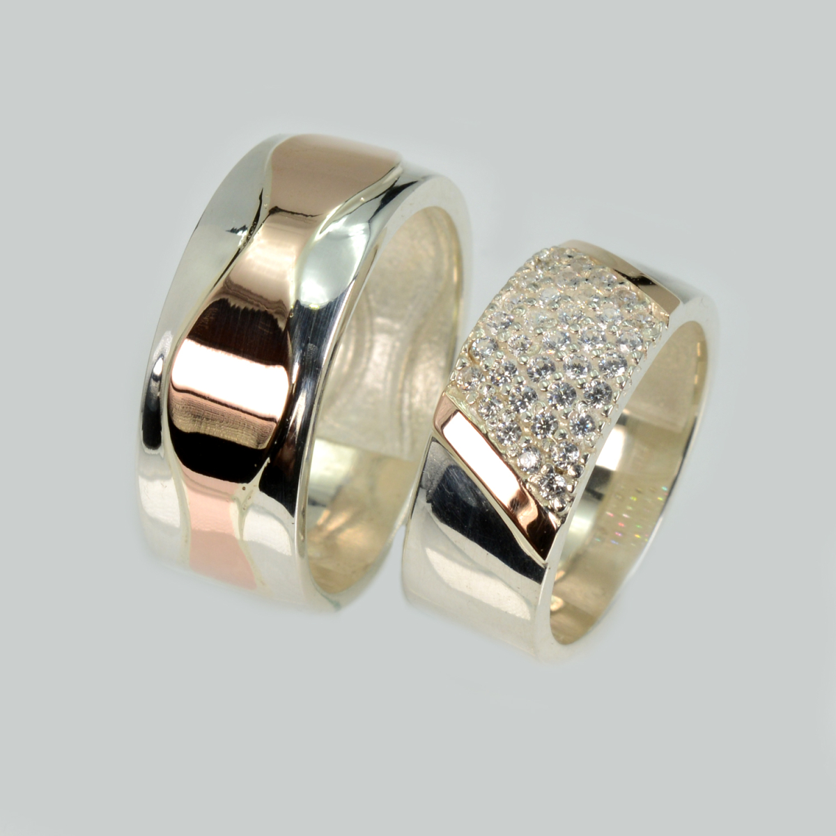 Пара срібних обручок з золотом